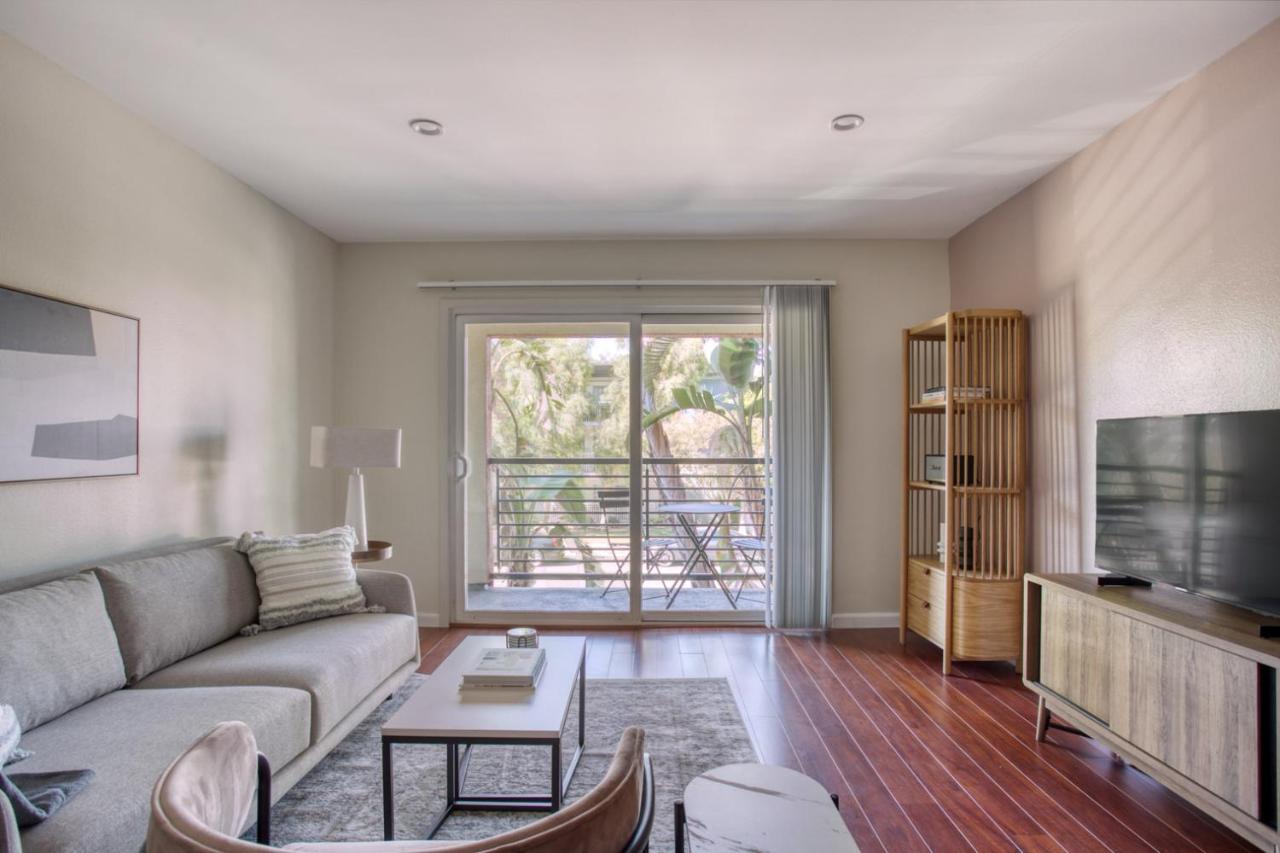 Woodland Hills 1br W Pool Gym Nr Warner Center Lax-893 *